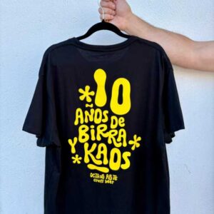 CAMISETA "10 AÑOS DE BIRRA Y KAOS" NEGRA